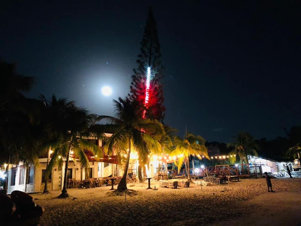 Hotel Coconut Tree West Bay Zewnętrze zdjęcie